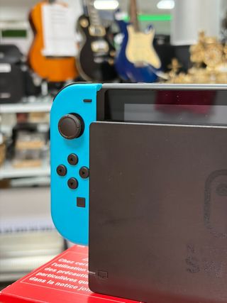 Nintendo Switch Roja con Caja y Accesorios