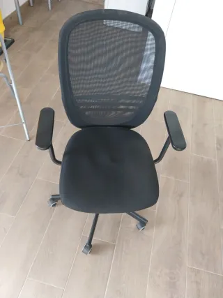 Silla de oficina negra