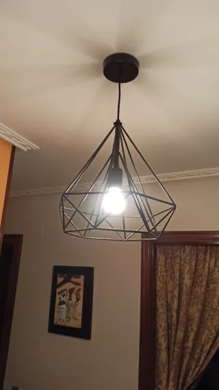 Lámpara colgante de metal negra