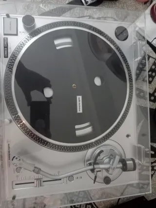 2 Platos Giradiscos Audio-Technica AT-LP120USB SV