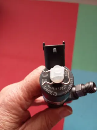 Inyector combustible PSA 0445110520