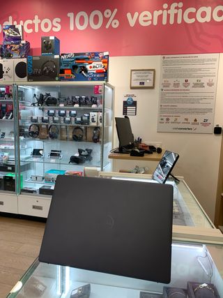 Dell Inspiron 16 AMD RYZEN 7 8840U 16GB 1TB SSD