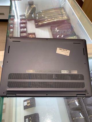 Dell Inspiron 16 AMD RYZEN 7 8840U 16GB 1TB SSD