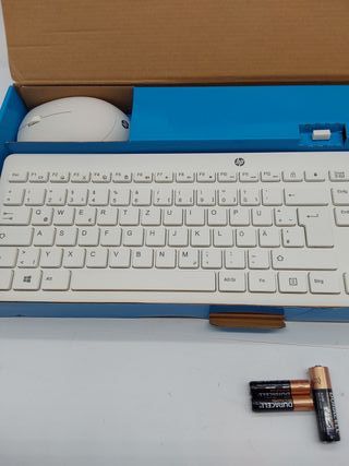 HP 230 Combinación de Teclado y Ratón Inalámbricos (1600 PPP, Batería hasta 16 Meses de Duración, Puerto USB-A, Indicadores LED,