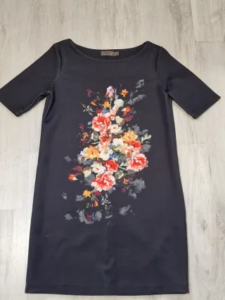 Vestido negro estampado floral