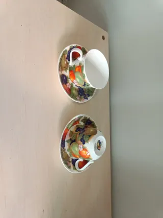 Juego de 2 tazas y platillos decorativos