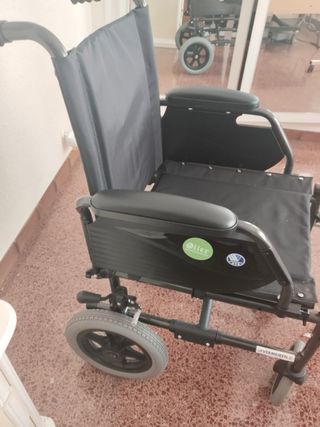 Silla de ruedas sin usar