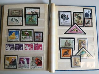 Clasificador con sellos de animales.