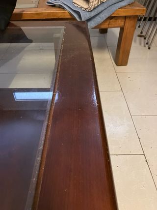 Mesa de centro madera oscura y cristal