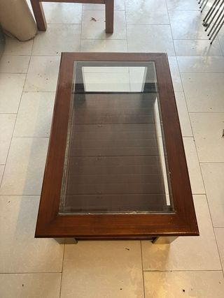 Mesa de centro madera oscura y cristal