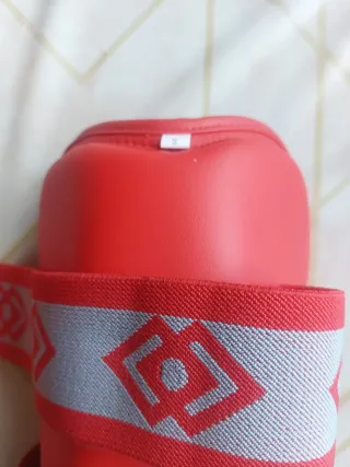 Espinilleras Dae Do WKF Rojo