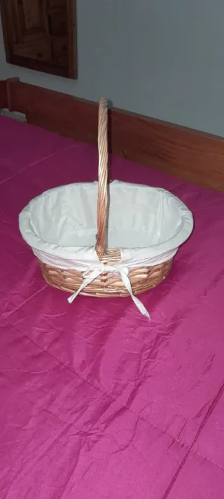 Cesta de mimbre con forro de tela