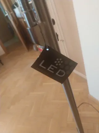 Lámpara de pie LED moderna