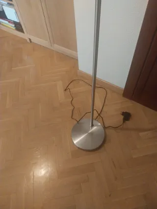 Lámpara de pie LED moderna