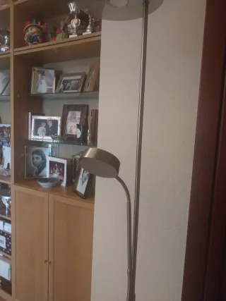 Lámpara de pie LED moderna