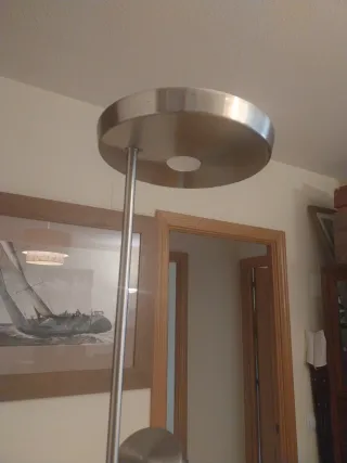 Lámpara de pie LED moderna