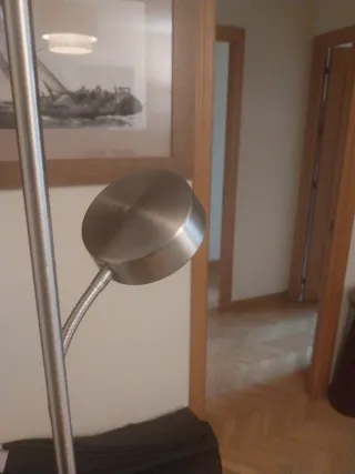 Lámpara de pie LED moderna