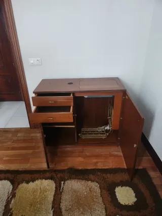 Armario de costura de madera marca alfa