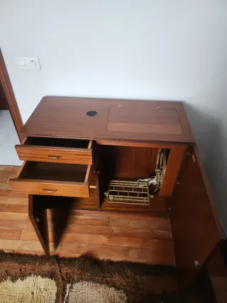 Armario de costura de madera marca alfa