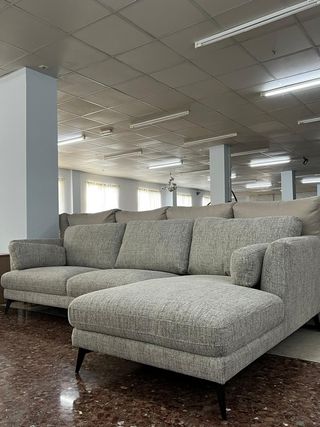 Nuevo sofa chaiselongue comodo
