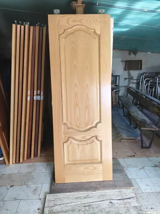 11-Puerta de madera maciza