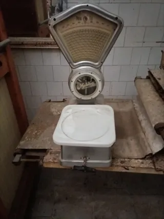 Báscula antigua Mabba