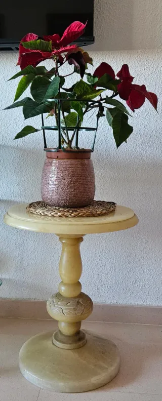 Mesa auxiliar decorativa de piedra