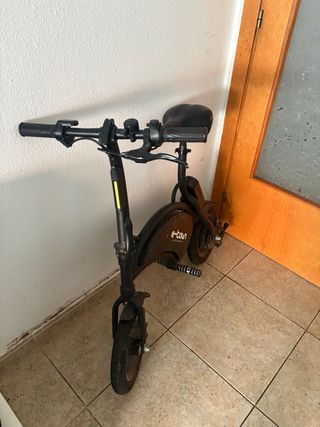 Bici eléctrica negra