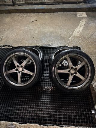 Llantas 18 pulgadas con gomas nuevas al 90%