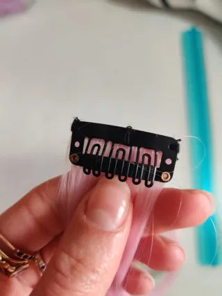 Extensiones rosa con clip.