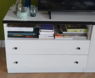 Mueble TV blanco y negro madera, buen estado