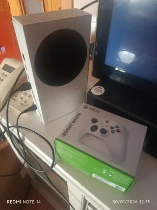 Xbox Series S Blanca + Mando