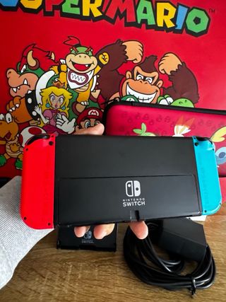Nintendo Switch OLED con accesorios y funda