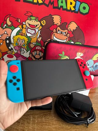 Nintendo Switch OLED con accesorios y funda