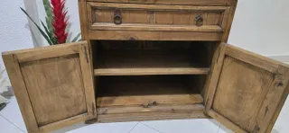 Armario de madera rústico
