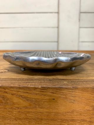 Jabonera decorativa de  concha  ,plateado