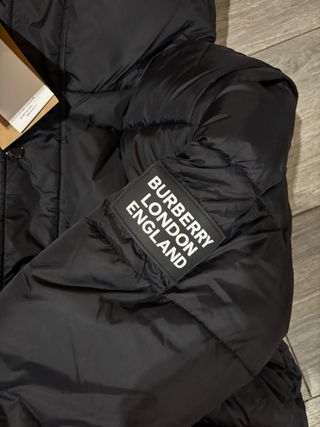 Abrigo Burberry Negro Plumas