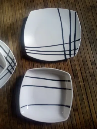 4 Platos Cuadrados Luminarc Rayas Negras