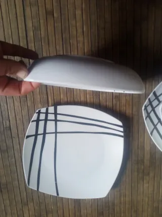 4 Platos Cuadrados Luminarc Rayas Negras