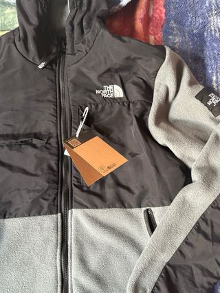 Sudadera The North Face Negra y Gris