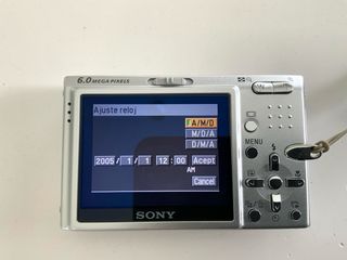 Cámara Digital Sony 6.0 Megapixels Plata