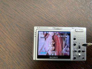 Cámara Digital Sony 6.0 Megapixels Plata