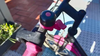 Bicicleta infantil rosa y negra