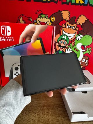 Nintendo Switch OLED Blanca COMO NUEVA aun plastic