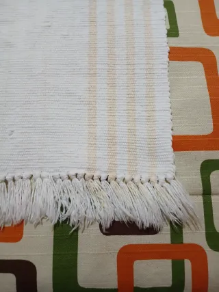 Tapete de mesa con flecos