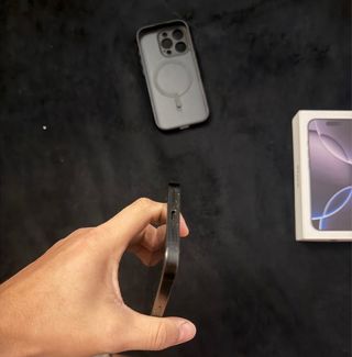 iPhone 16 Pro Negro/Blanco