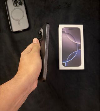 iPhone 16 Pro Negro/Blanco