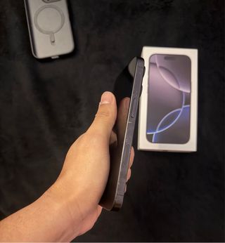 iPhone 16 Pro Negro/Blanco