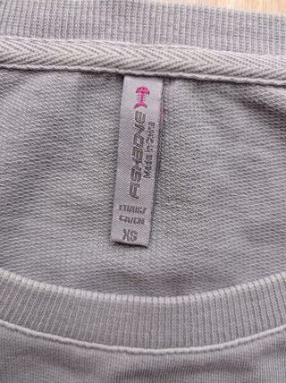 Sudadera gris tachuelas Talla XS
