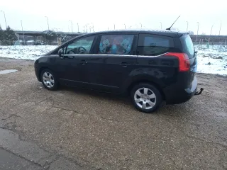 Peugeot 5008 2012